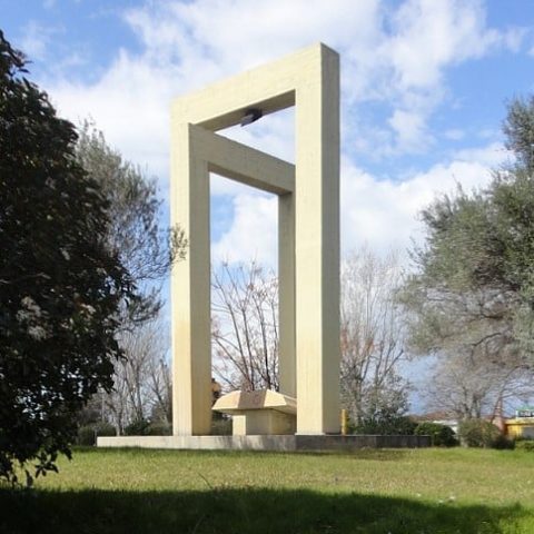 Φωτογραφία υπαίθριας δημιουργίας σχετική με ταυτότητα